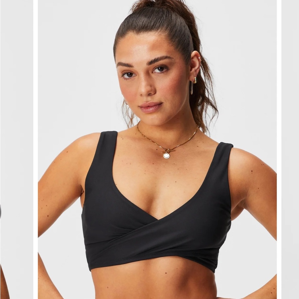 Fabletics low impact crossover sports bra black size small